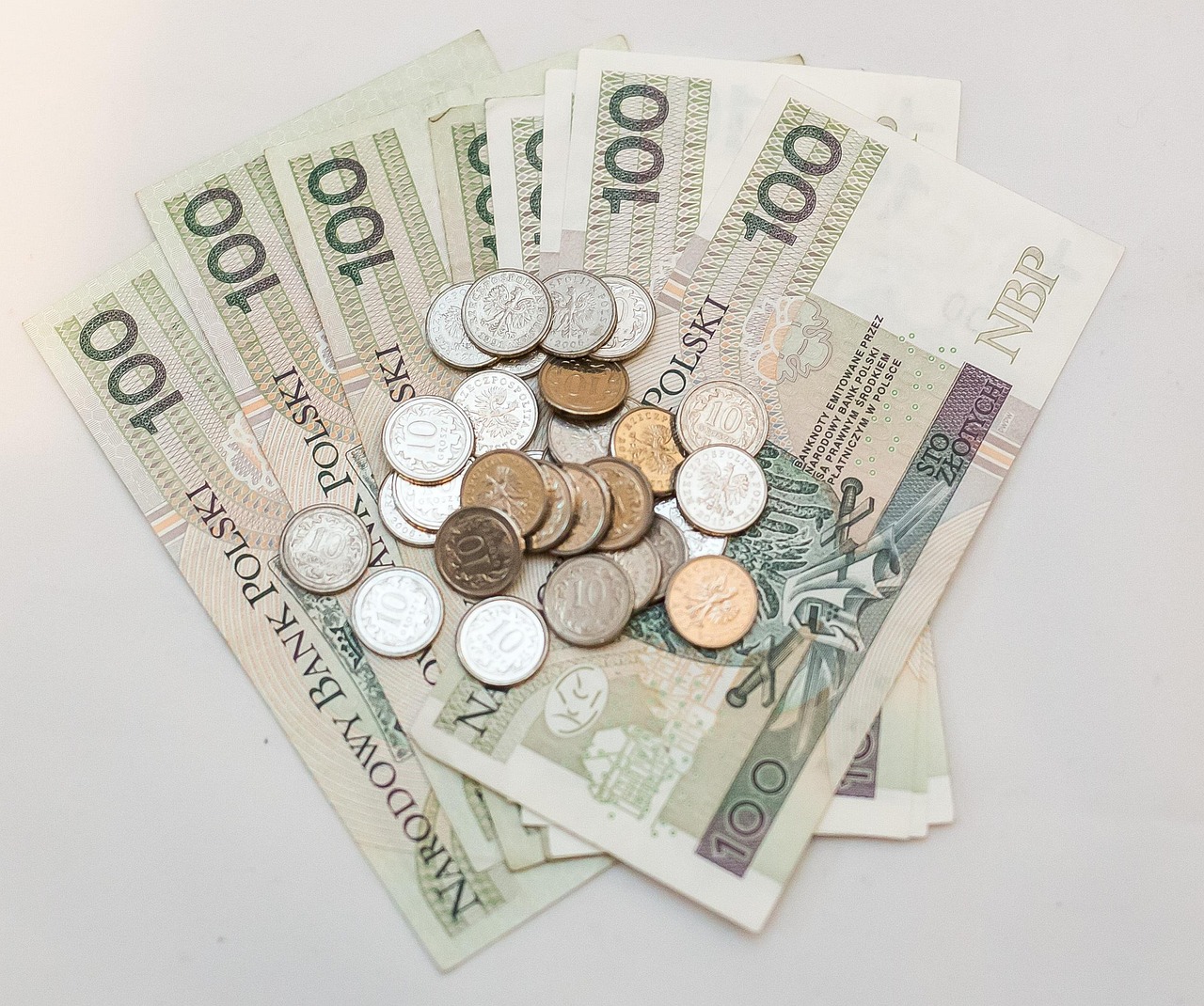 Tabella con i dettagli dell'aumento delle pensioni per il 2025 con nuovi benefici.